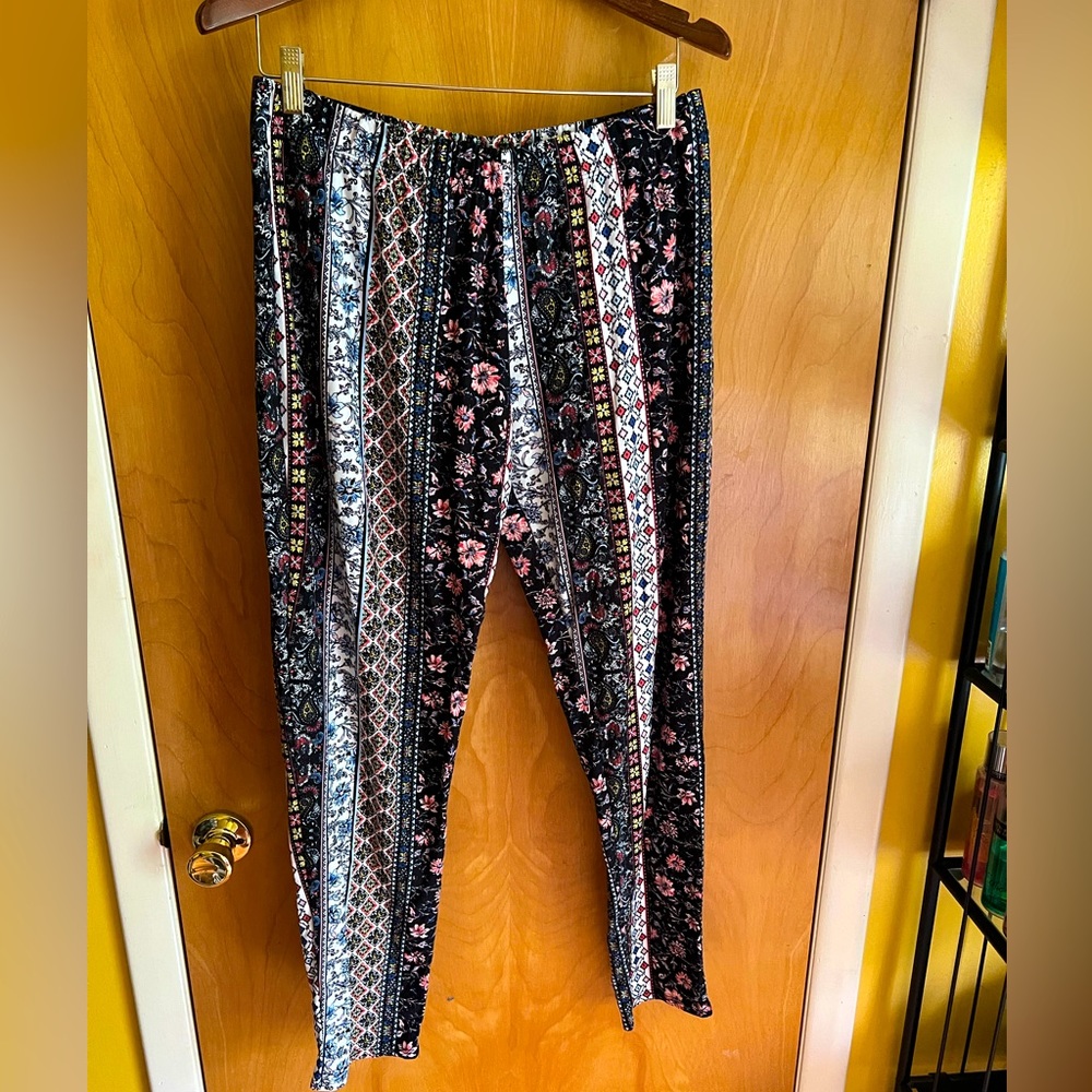 Fashion Nova Patterned Leggings Size 2XL